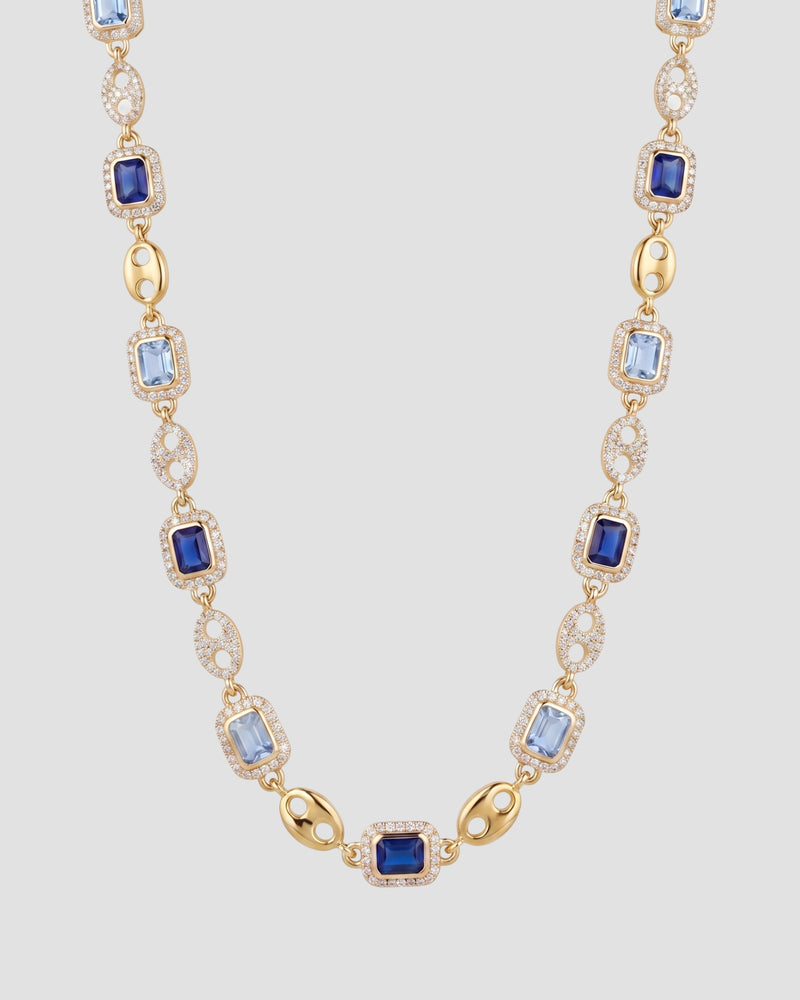 Koluré Diamond Gem Chain Gold – 18K vergoldete Halskette mit Zirkonia und blauen Ziersteinen