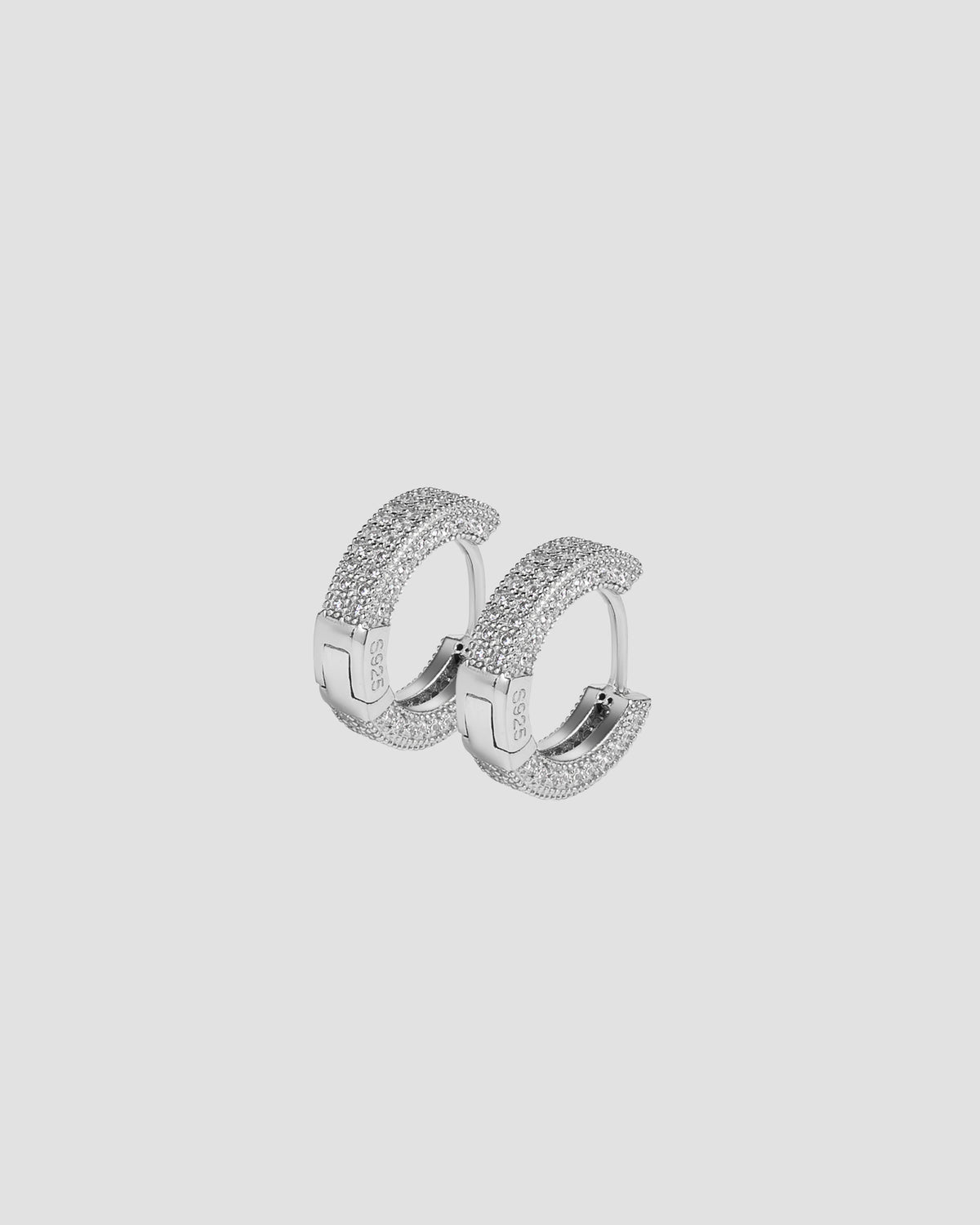 Koluré Pavé Earring – steinbesetzter Ohrring aus 925 Sterlingsilber mit Zirkonia