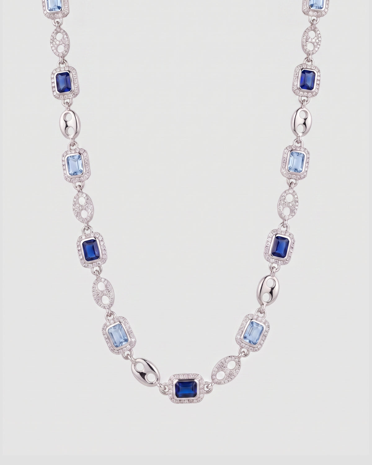 Koluré Diamond Gem Chain – rhodinierte Halskette in Silber mit Zirkonia und blauen Ziersteinen