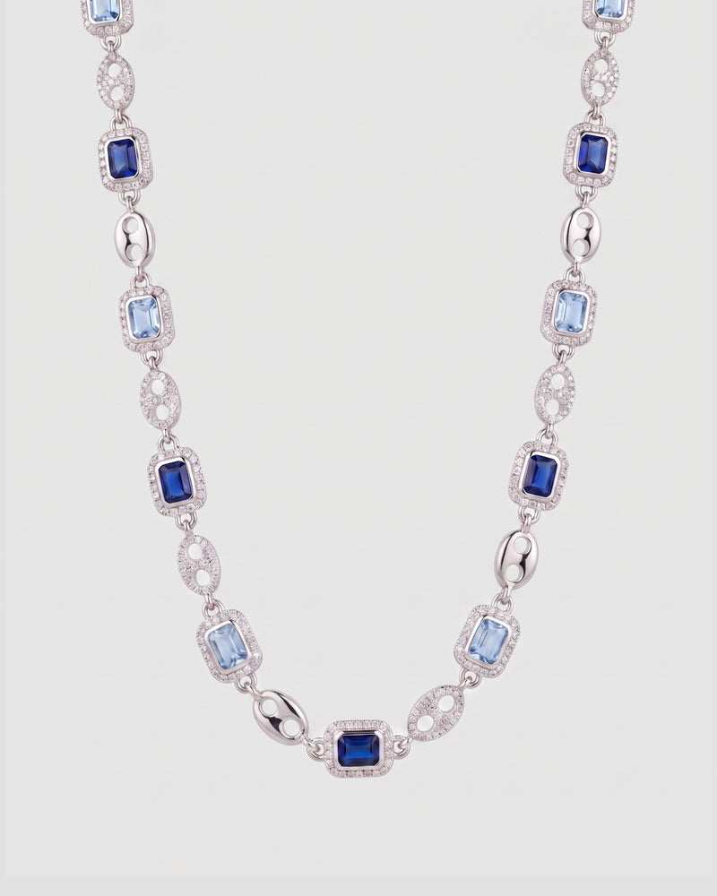 Koluré Diamond Gem Chain – rhodinierte Halskette in Silber mit Zirkonia und blauen Ziersteinen
